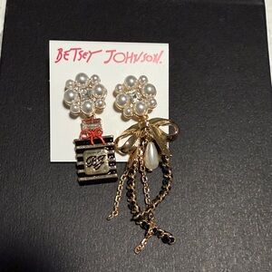 Betsey Johnson Pearl and Gold Floral Earrings